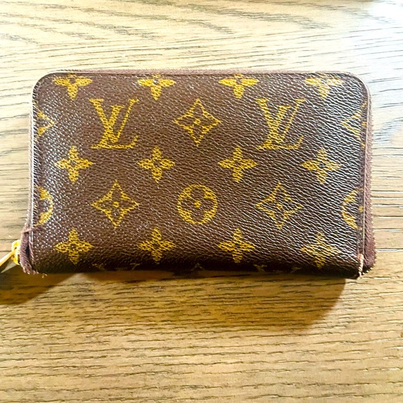 Louis Vuitton Zippy Wallet in Monogram-still for sale - Picture 1 of 17